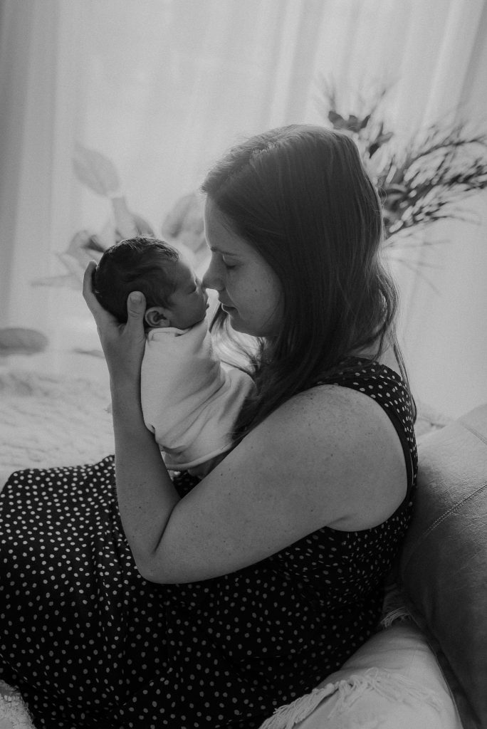 posing newborn tips with mum
